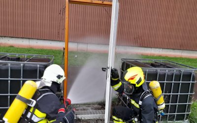 Strahlrohrtraining beim Atemschutzlehrgang